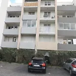 Appart 2/4 Pers Proche Centre Avec Balcon, Parking