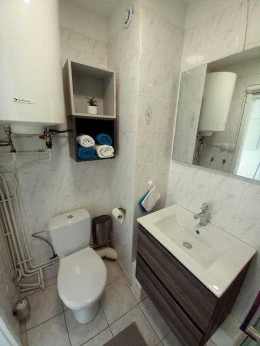 2/4 Pers Proche Centre Avec Balcon, Parking Apartamento