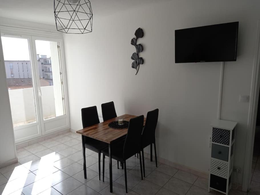 Apartamento 2/4 Pers Proche Centre Avec Balcon, Parking Narbona